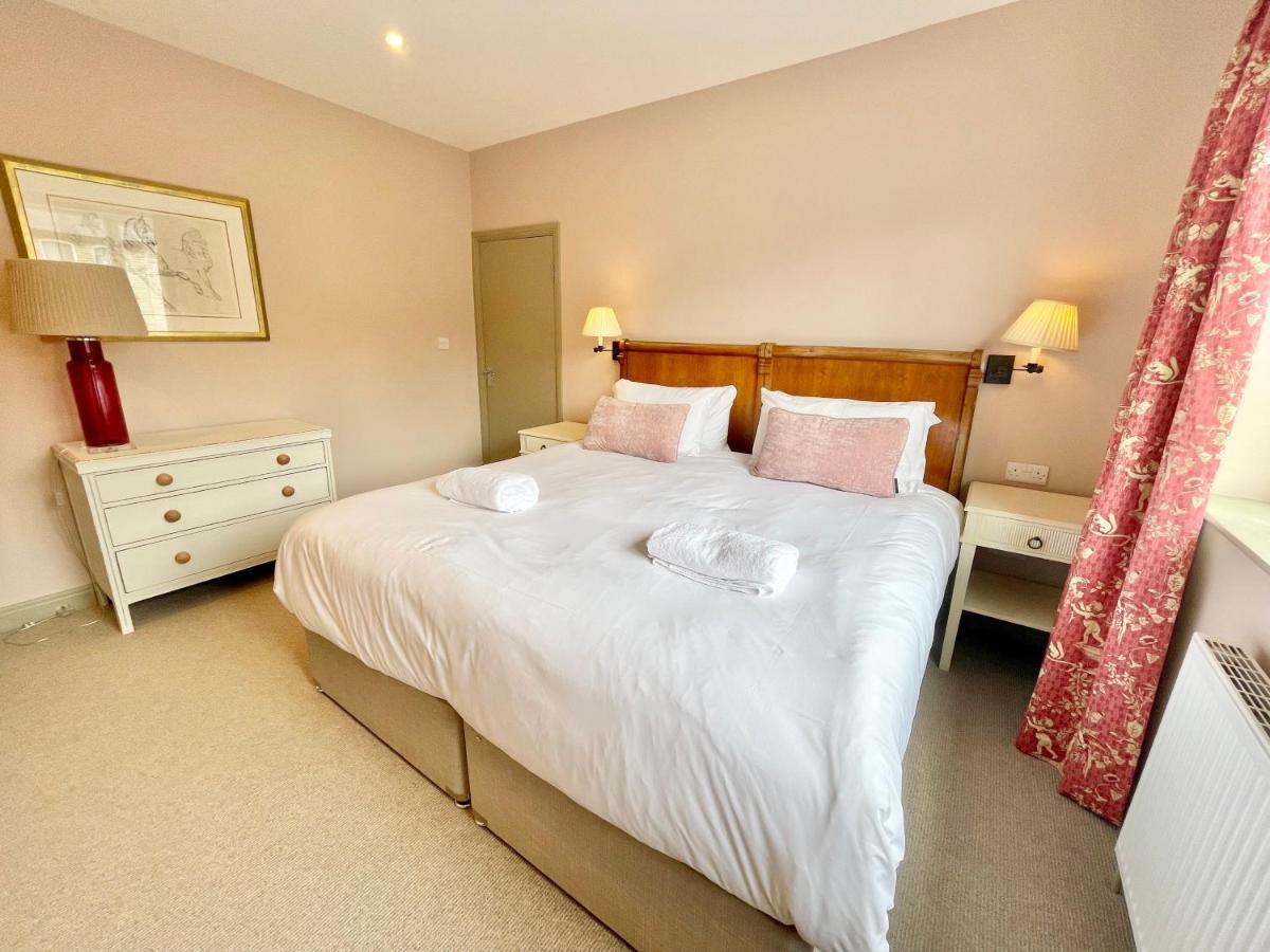 Central Townhouse With Free Off Road Parking And Garden York Esterno foto