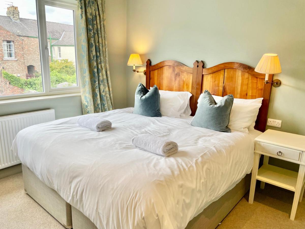 Central Townhouse With Free Off Road Parking And Garden York Esterno foto