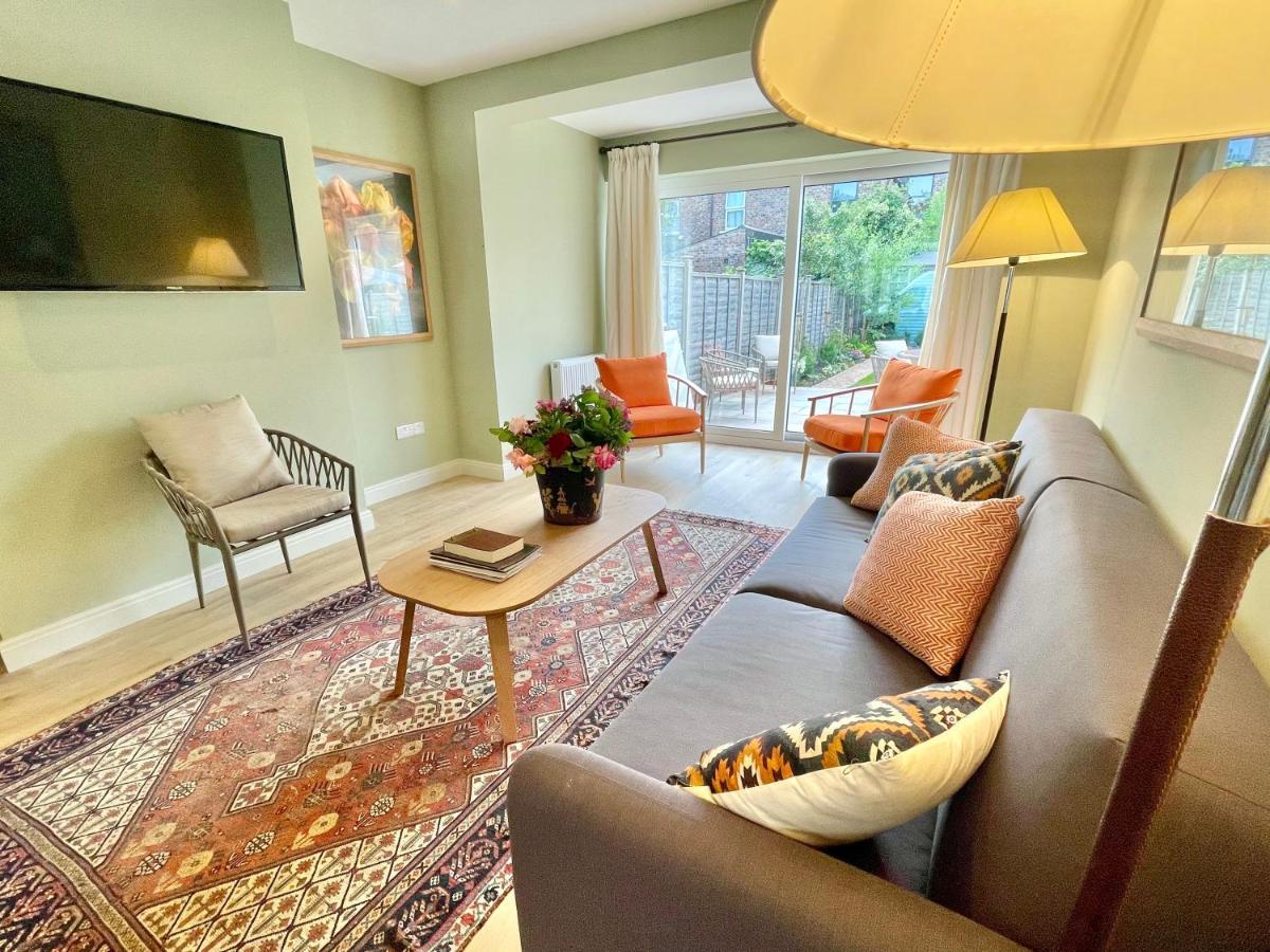 Central Townhouse With Free Off Road Parking And Garden York Esterno foto