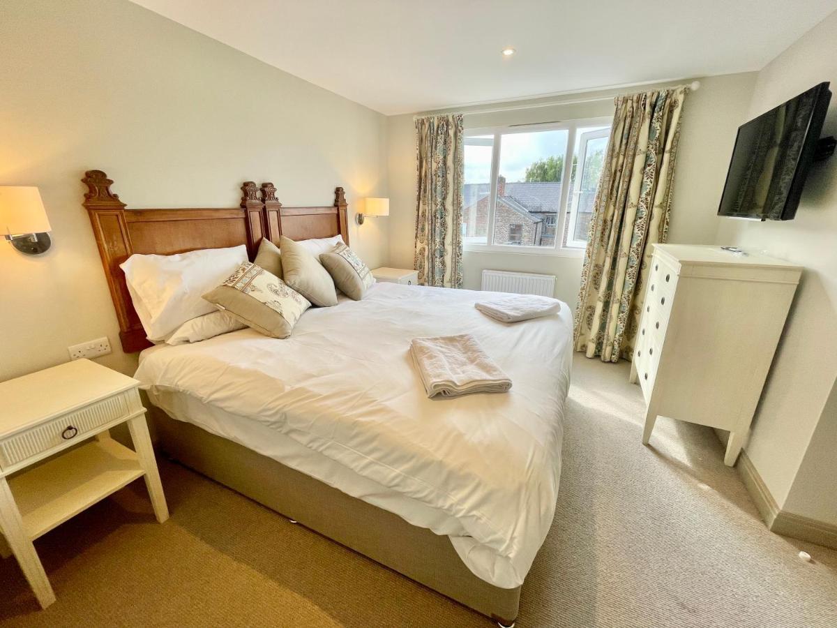 Central Townhouse With Free Off Road Parking And Garden York Esterno foto