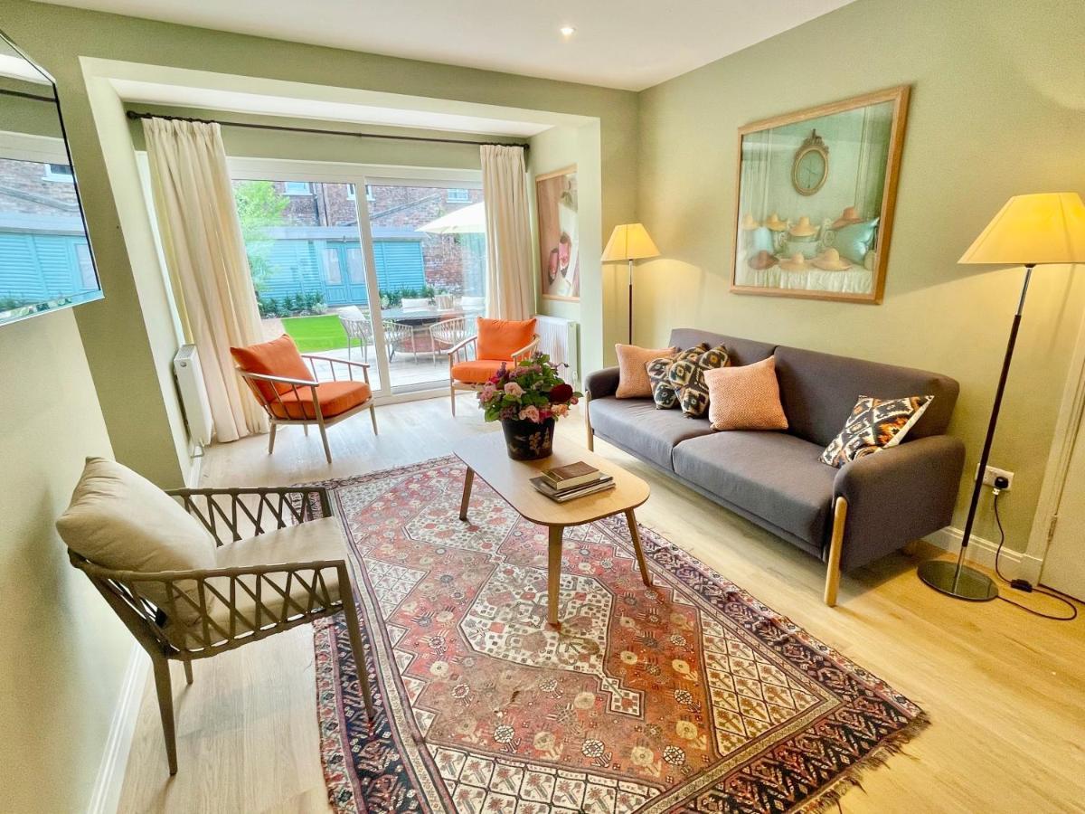Central Townhouse With Free Off Road Parking And Garden York Esterno foto