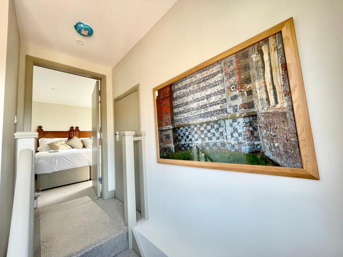 Central Townhouse With Free Off Road Parking And Garden York Esterno foto