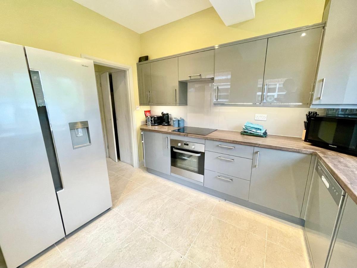 Central Townhouse With Free Off Road Parking And Garden York Esterno foto