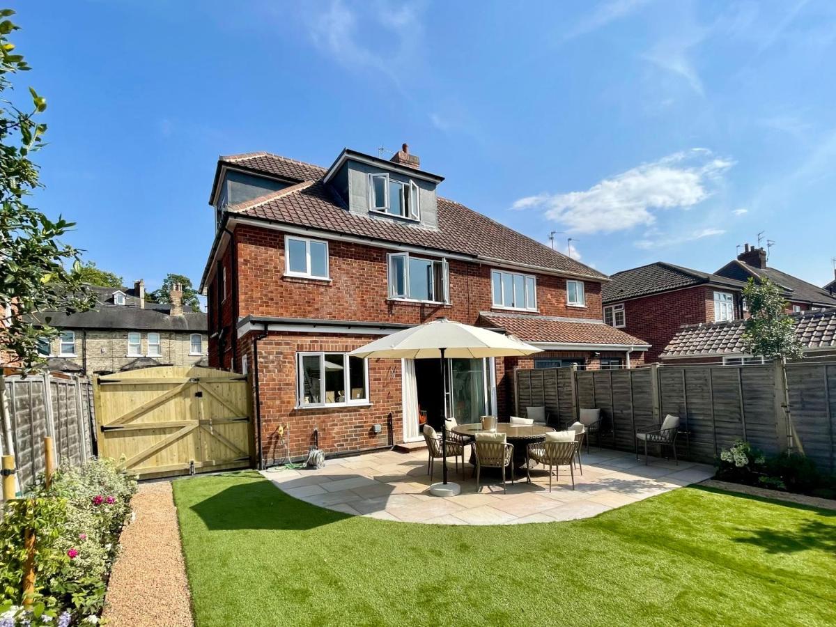 Central Townhouse With Free Off Road Parking And Garden York Esterno foto