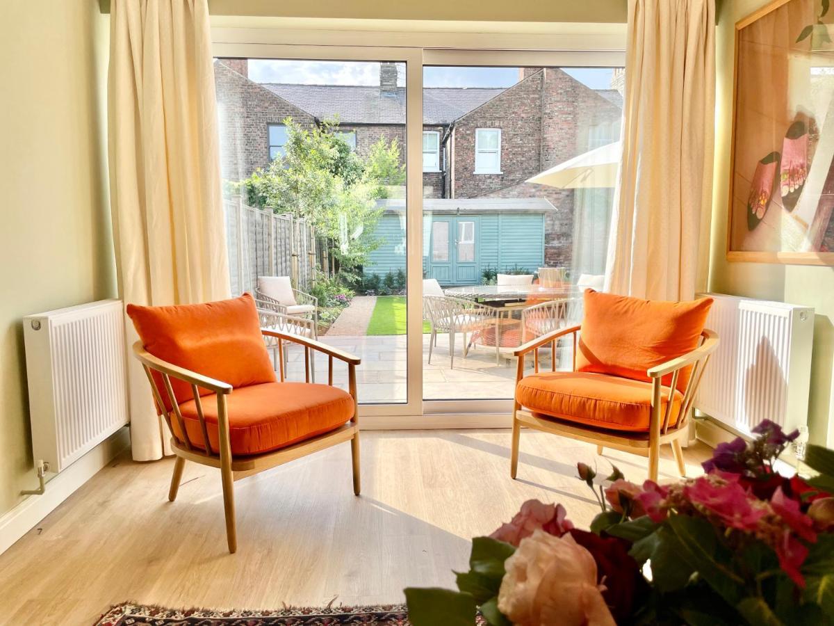 Central Townhouse With Free Off Road Parking And Garden York Esterno foto