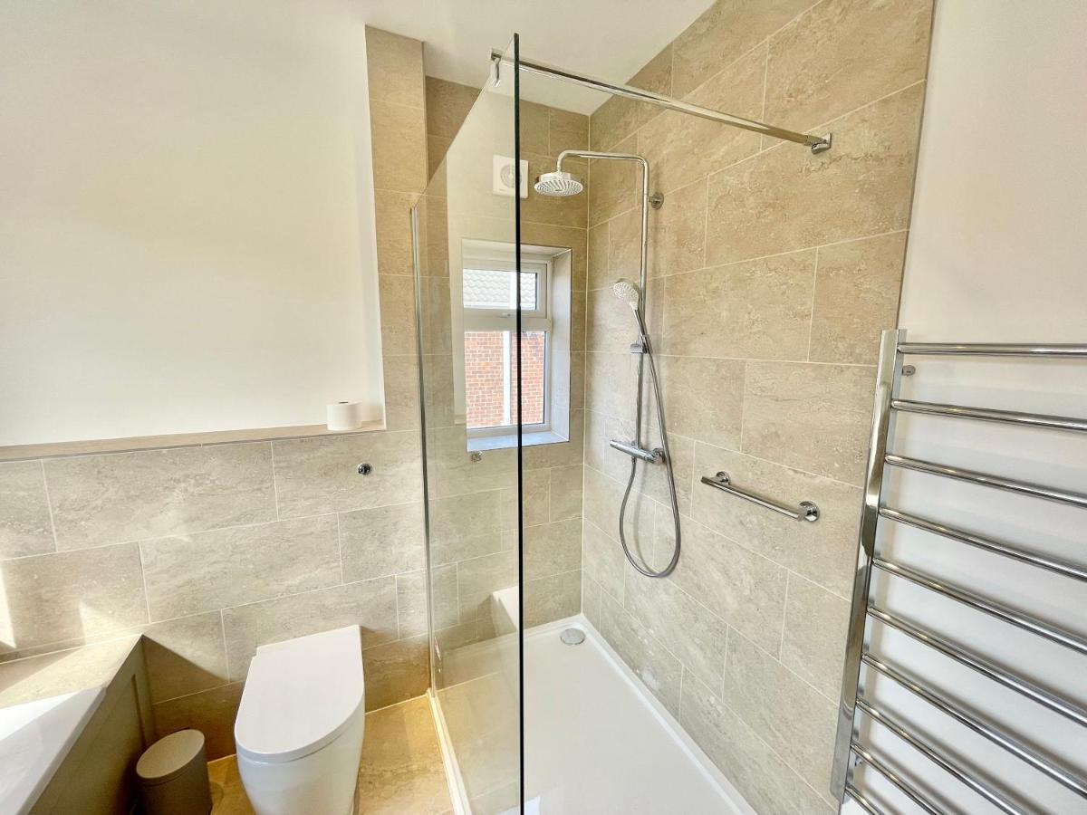 Central Townhouse With Free Off Road Parking And Garden York Esterno foto