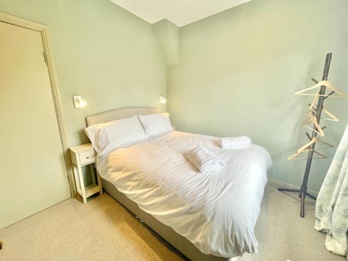 Central Townhouse With Free Off Road Parking And Garden York Esterno foto