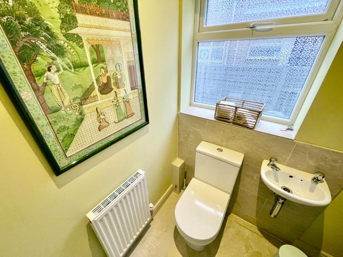 Central Townhouse With Free Off Road Parking And Garden York Esterno foto
